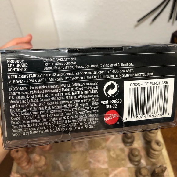 New in Box Barbie Basics Model No. 09 Collection 001 doll Black label blonde - Picture 6 of 10